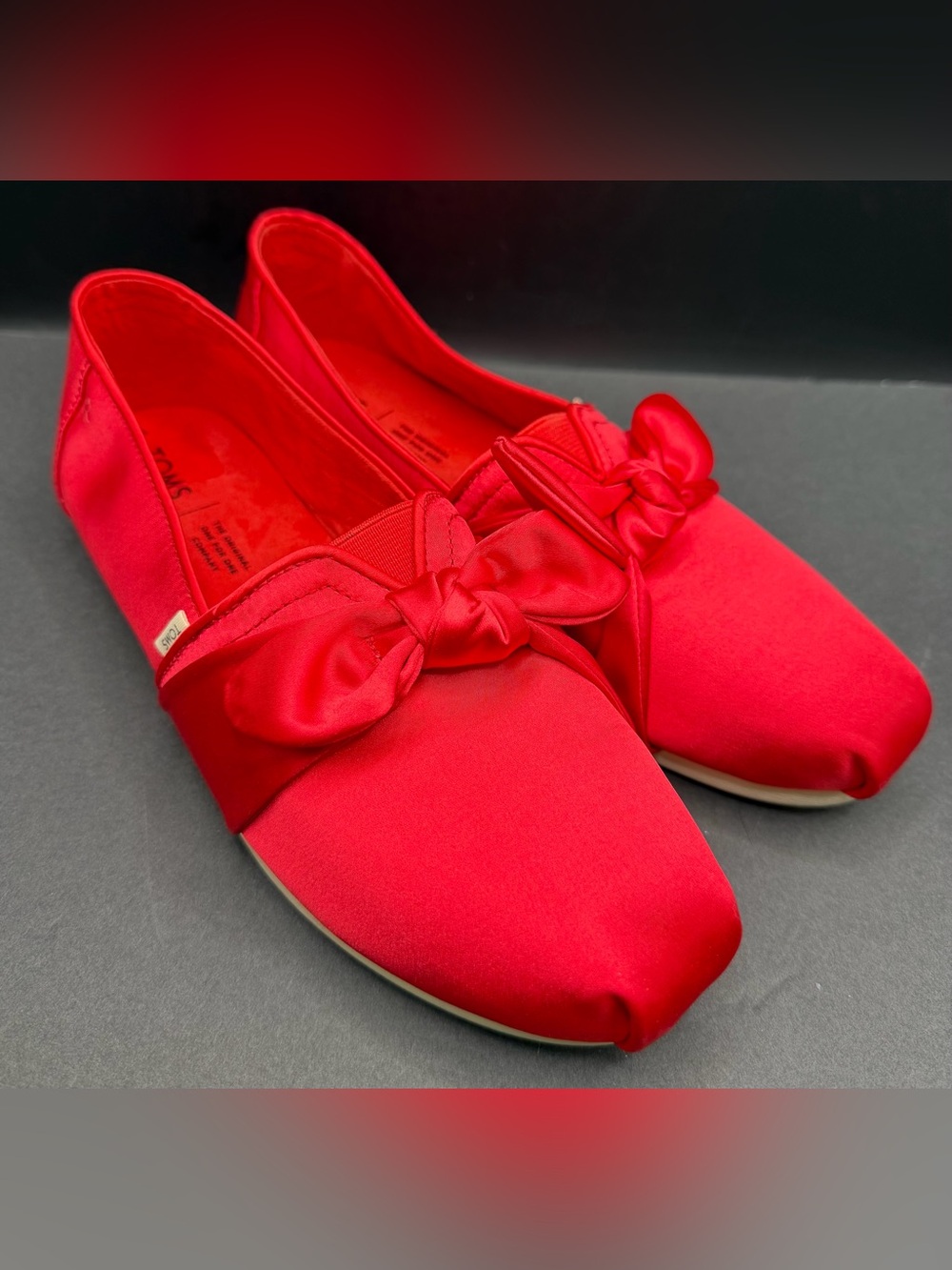 Toms Lava Red Satin Bow Slip-Ons - Women- Size:8